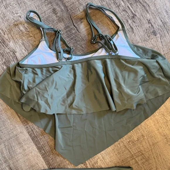 NWOT Green Two-Piece Swimsuit - Picture 4 of 7